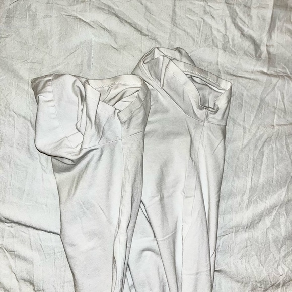 DIVIDEN white v-neck - Picture 6 of 6